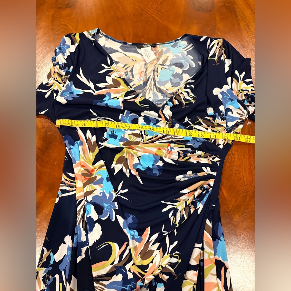 Floral V-Neck Dress, size small - Picture 4 of 5